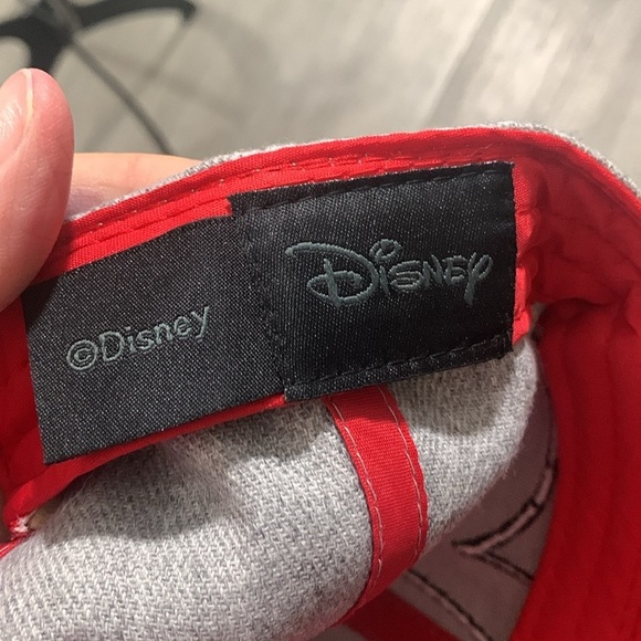 Disney Winking Mickey Mouse Gray Embroidered SnapBack Adjustable Cap NWT - Picture 8 of 8